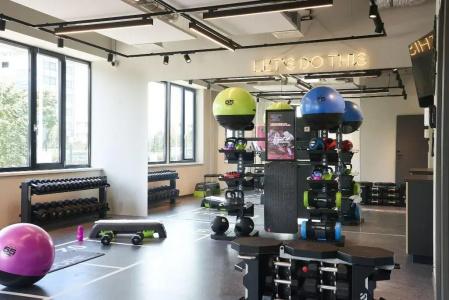 Moxy Amsterdam Schiphol Airport - 8