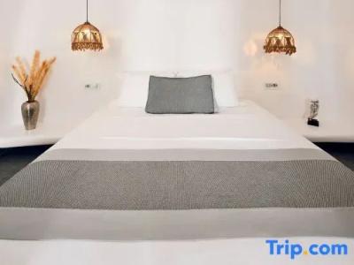 Allure Breeze Suites - 210