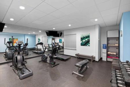 Days Inn & Suites by Wyndham Medical Center - 11