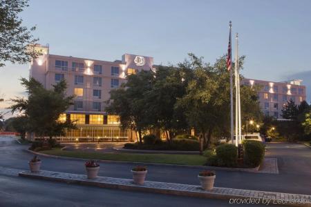 DoubleTree by Hilton Boston Bayside - 18