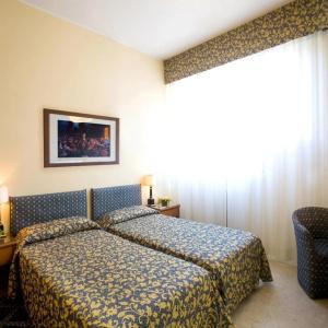 Savoy - 25