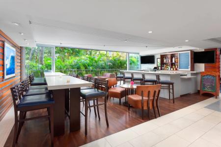 Courtyard by Marriott Waikiki Beach - 8