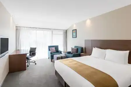 Holiday Inn Airport - 3