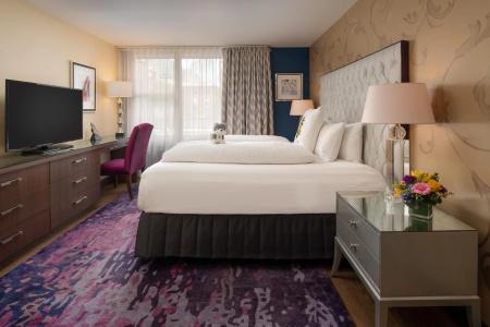 Staypineapple, Rose, Downtown Portland - 77
