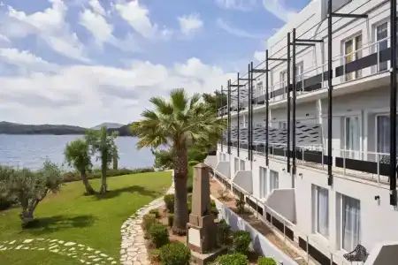 Xenia Poros Image - 12