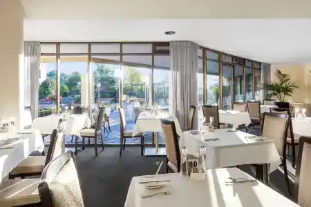 Garden City, Best Western Signature Collection - 19