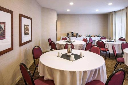 DoubleTree by Hilton - 16