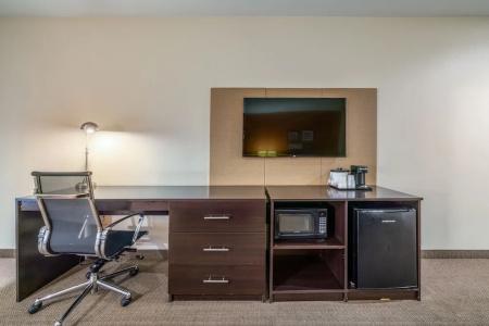 Restwell Inn & Suites I-45 North - 55