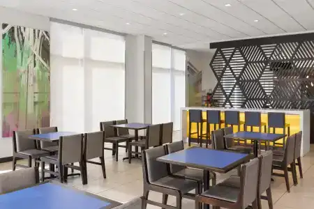 Glō Best Western Nashville Airport West - 23