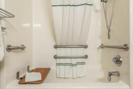 HomeTowne Studios by Red Roof Raleigh – - 9