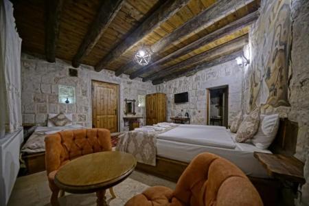 Risus Cave Suites - 38