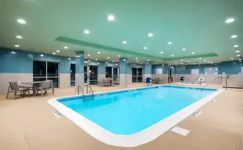 Holiday Inn Express & Suites i-95 & i-20 Civic Ctr, An Ihg - 12