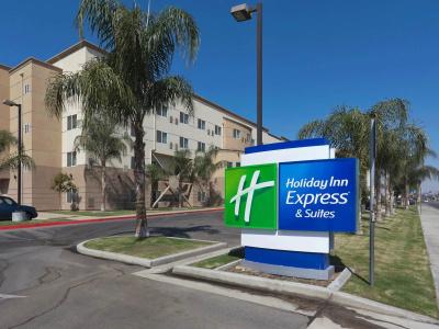 Holiday Inn Express & Suites Central - 50