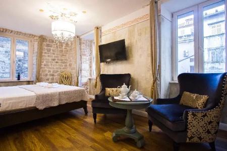 Plaza Marchi Old Town - Mag Quaint & Elegant Boutiques - 130