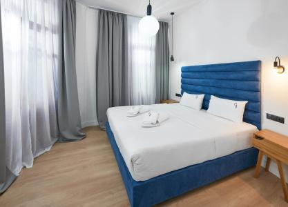 Maroon Bottle Boutique Suites - 12