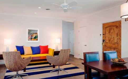 Triada, Autograph Collection - 11