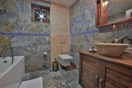 Caravanserai Inn - 111