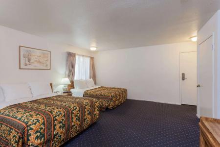 Days Inn by Wyndham Anaheim West - 6