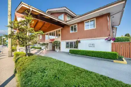 Econo Inn & Suites - - 16