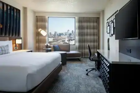 Renaissance Dallas - 52