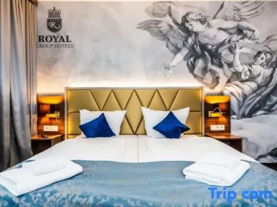 Best Western Plus Royal Suites - 22