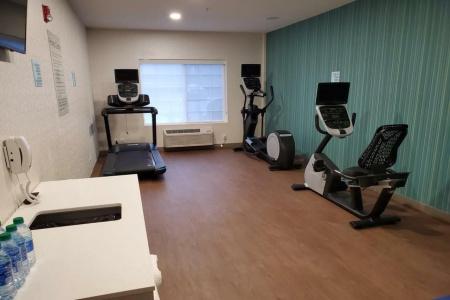 Holiday Inn Express & Suites, an IHG - 17