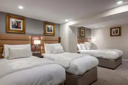 The Castleton - 46