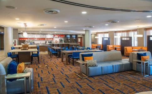 Courtyard by Marriott Downtown - 16