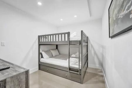The Alexander All Suites - 423