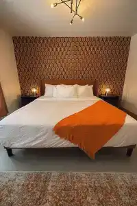 The Historic Peninsula Inn - 142