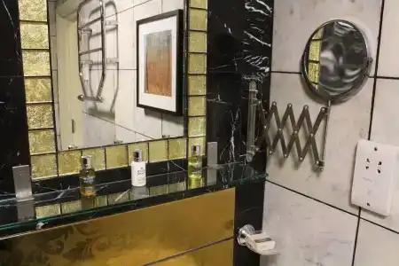 Opulence Boutique and Spa - 7