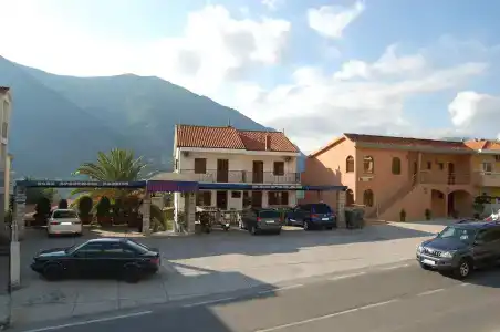 ROOMS & DOBROTSKI DVORI - 12