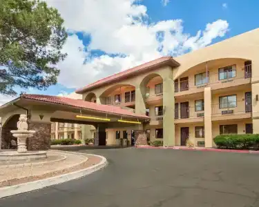 Quality Inn Airport East - 22