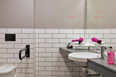 Moxy Frankfurt East - 7