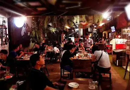 The b Ranong Trend - 15