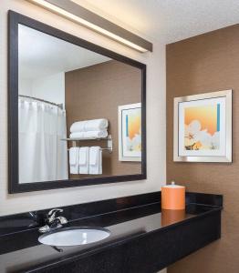 Fairfield Inn & Suites - 6