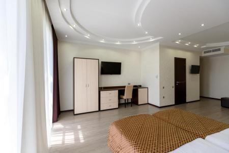 Encino - 28