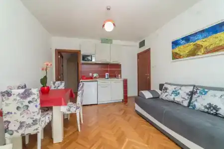 Elena - 12