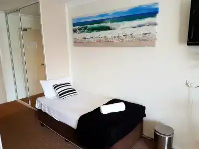 Outrigger Burleigh - 127