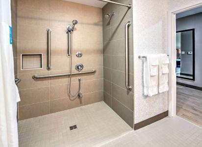 Hampton by Hilton - 7