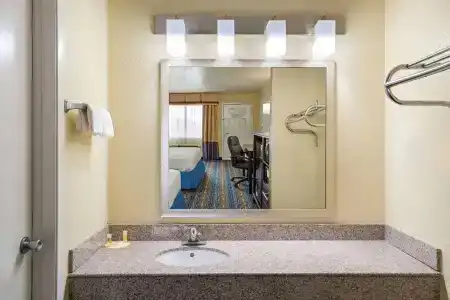 Days Inn by Wyndham San Antonio Northwest/Seaworld - 7