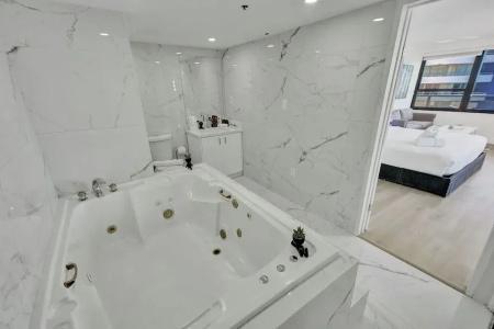 The Alexander All Suites - 682