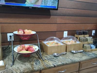 Holiday Inn Express & Suites Phoenix - West, an IHG - 11