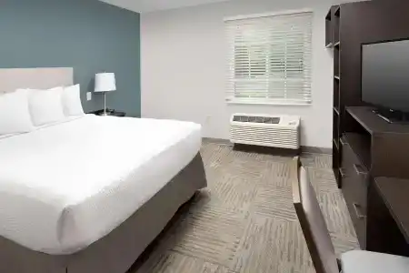 WoodSpring Suites - 13