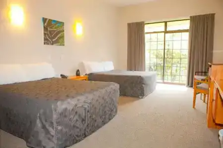 The Avenue - 8