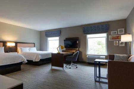 Hampton Inn & Suites West - 64