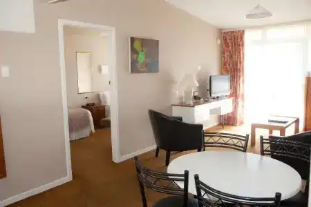 The Avenue - 6