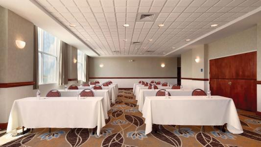 Holiday Inn & Suites, An Ihg - 14