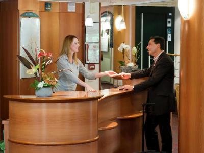 ibis budget Montpellier Sud Près d'Arènes - 22