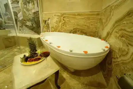 Roma Cave Suite - 60